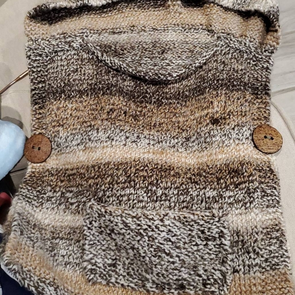 Handmade rabbit poncho - Picture 5 of 5